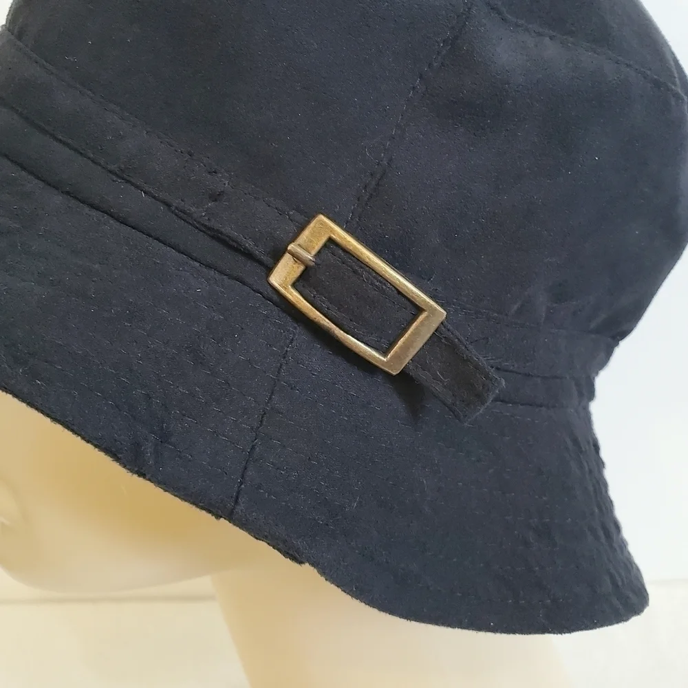 𝅺BLACK Soft Velvet Feel Bucket Hat